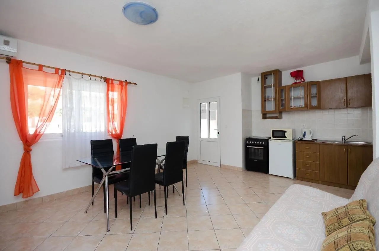 Apartments Elvira Lopar 0*,