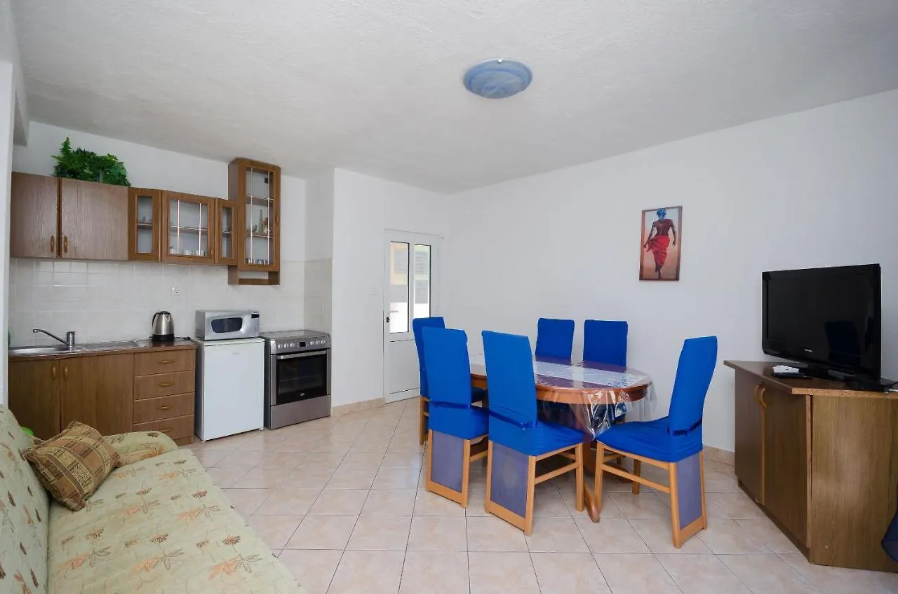 Apartments Elvira Lopar