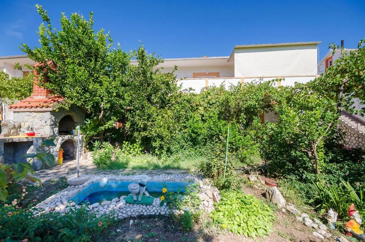 Apartments Elvira Lopar