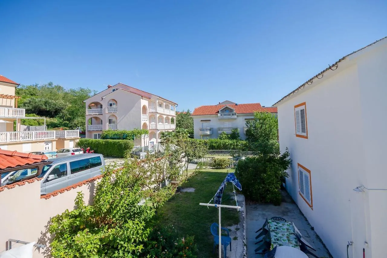 Apartments Elvira Lopar