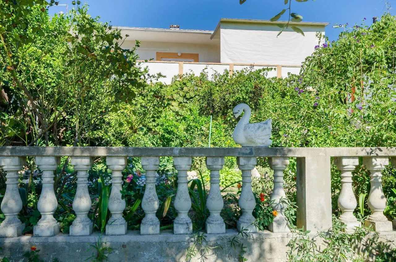 Apartments Elvira Lopar