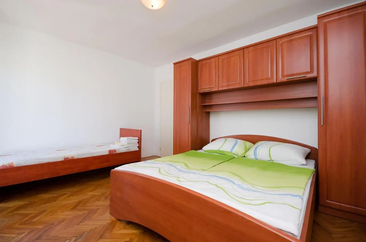Apartments Elvira Lopar