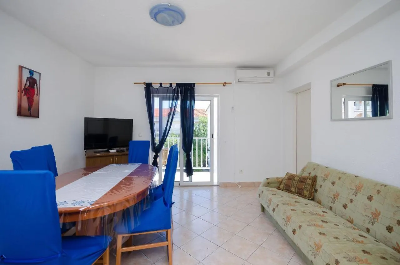 Apartments Elvira Lopar 0*,