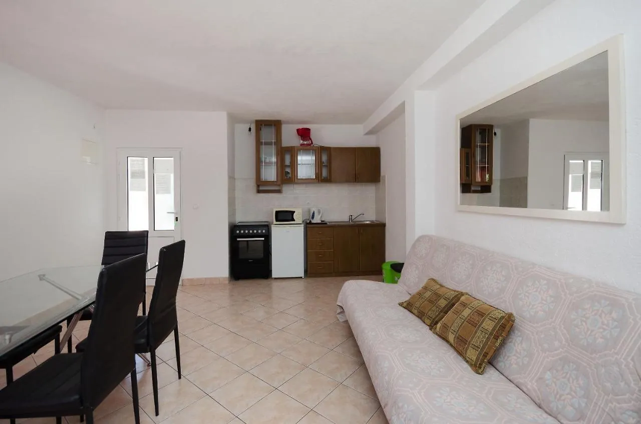 Apartments Elvira Lopar