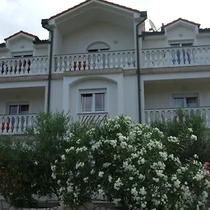 Sarah Apartman